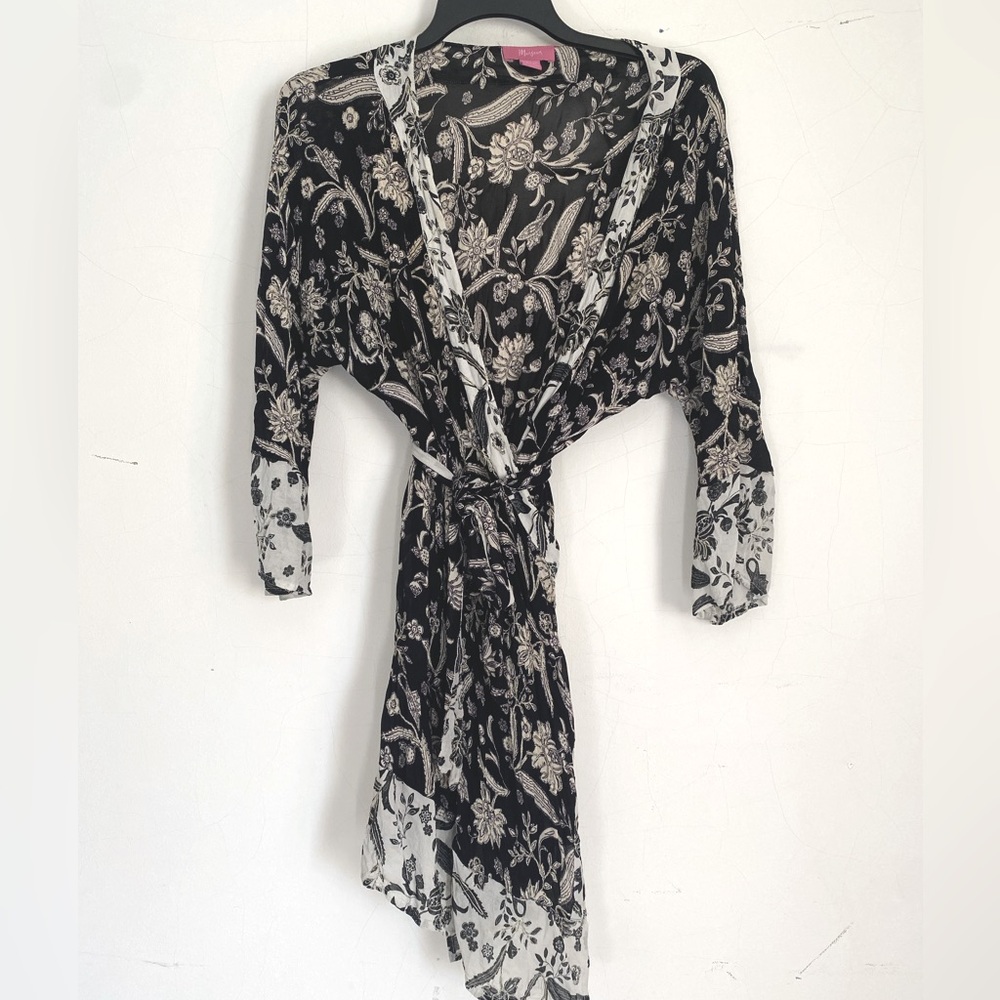 Gorgeous Vintage Glamour: Embroidered Robe